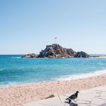 2 Bedroom Cozy Apartment In Blanes Exteriör bild