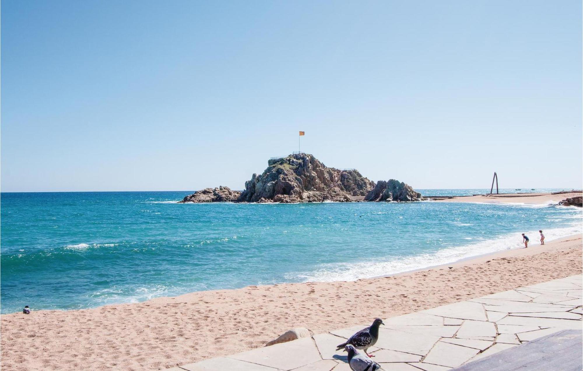 2 Bedroom Cozy Apartment In Blanes Exteriör bild