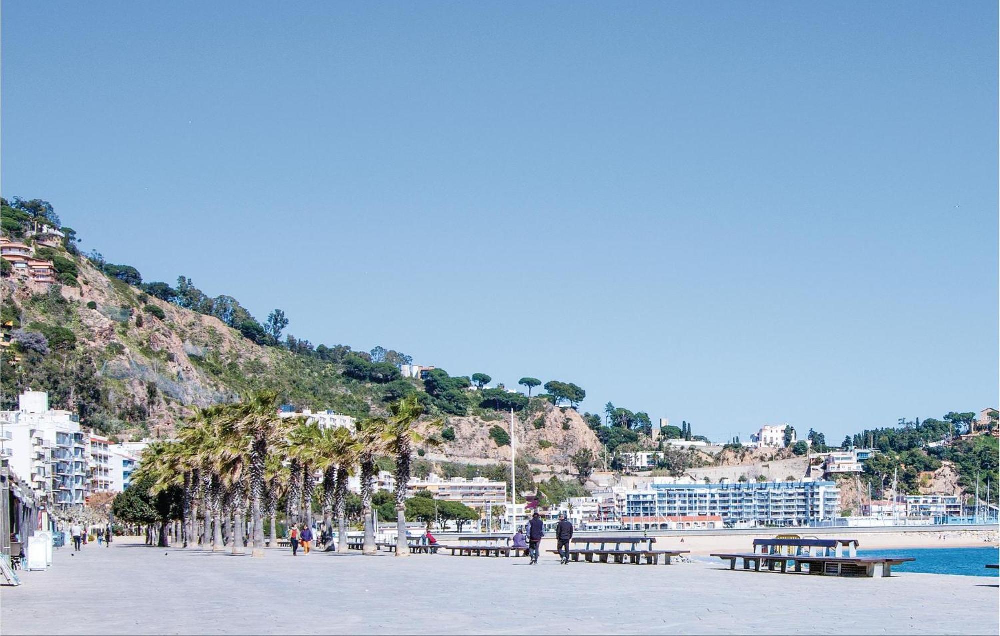 2 Bedroom Cozy Apartment In Blanes Exteriör bild
