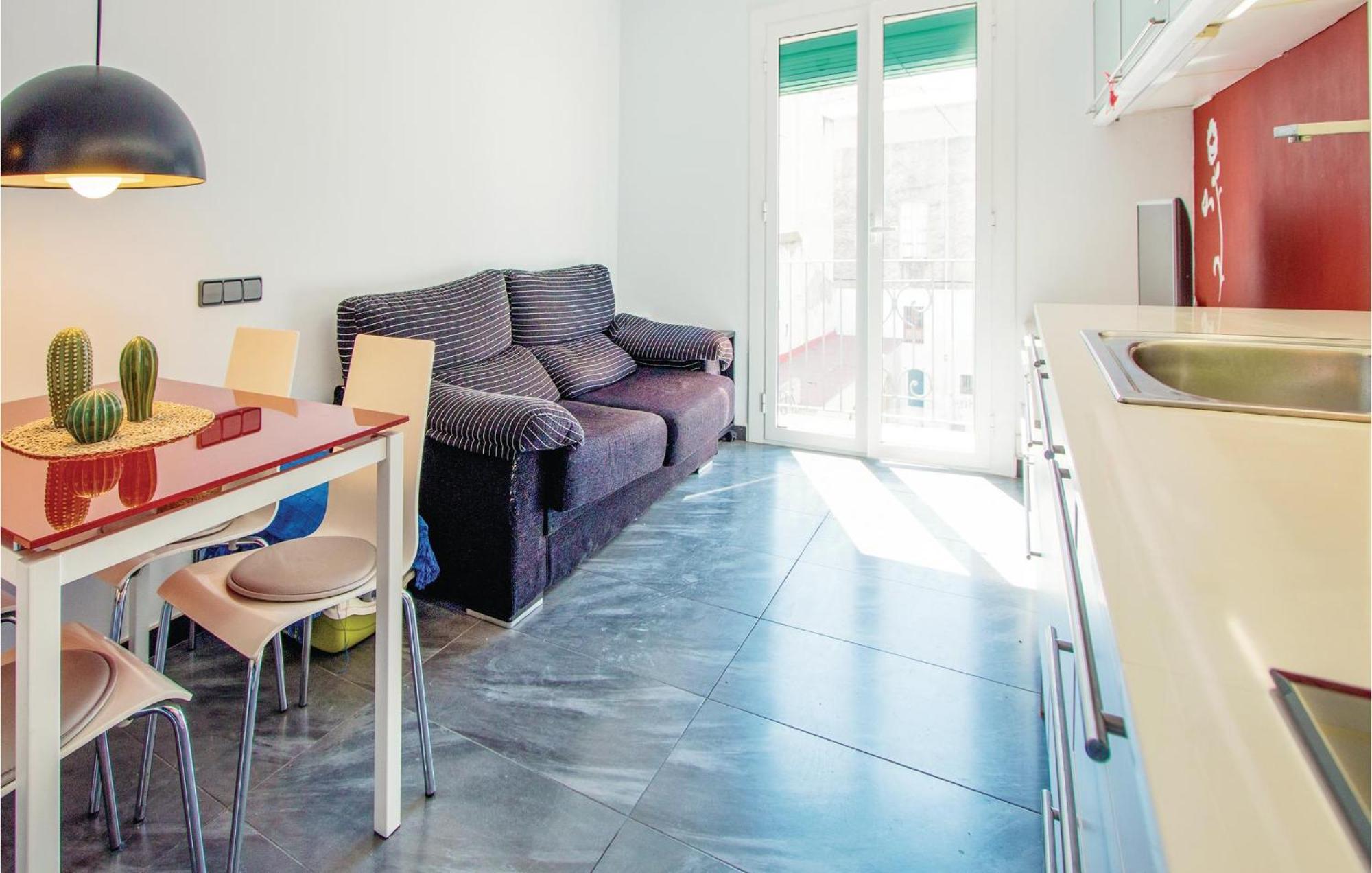 2 Bedroom Cozy Apartment In Blanes Exteriör bild